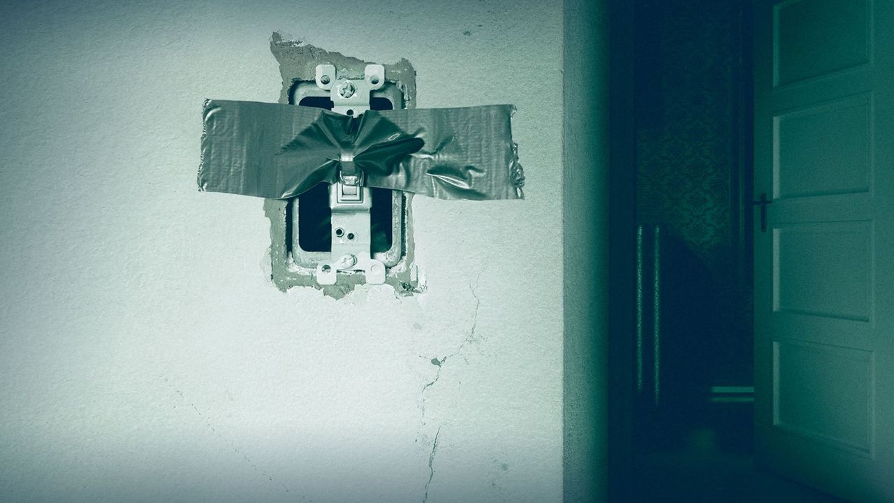 Lights Out (2016) Where to Watch and Stream Online Reelgood