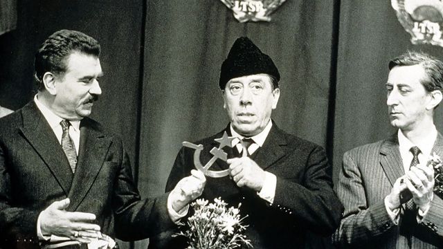 Il compagno Don Camillo Backdrop