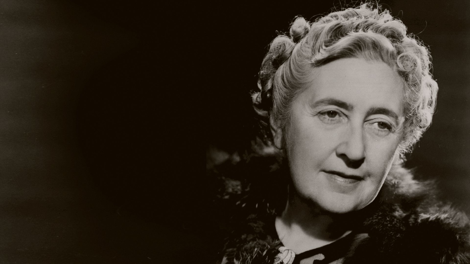 Agatha Christie - Unfinished Portrait Backdrop