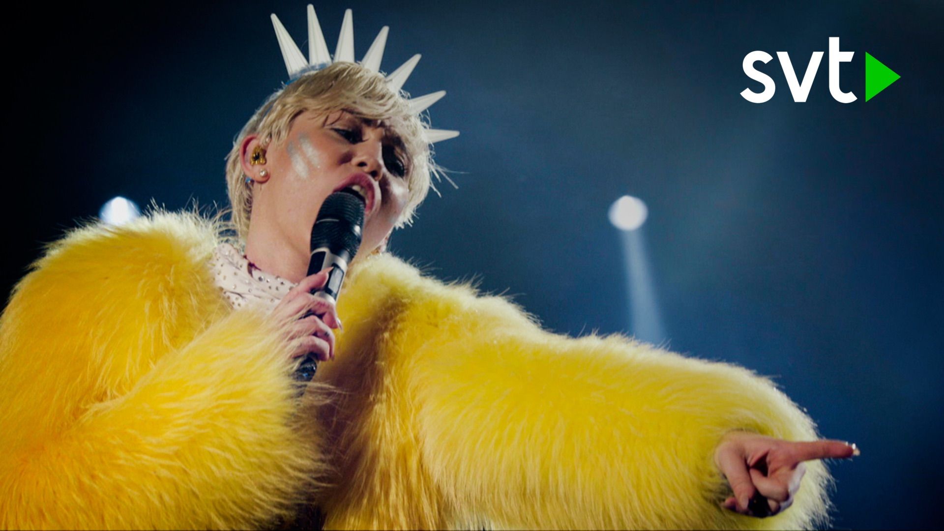 Miley Cyrus: Bangerz Tour Backdrop