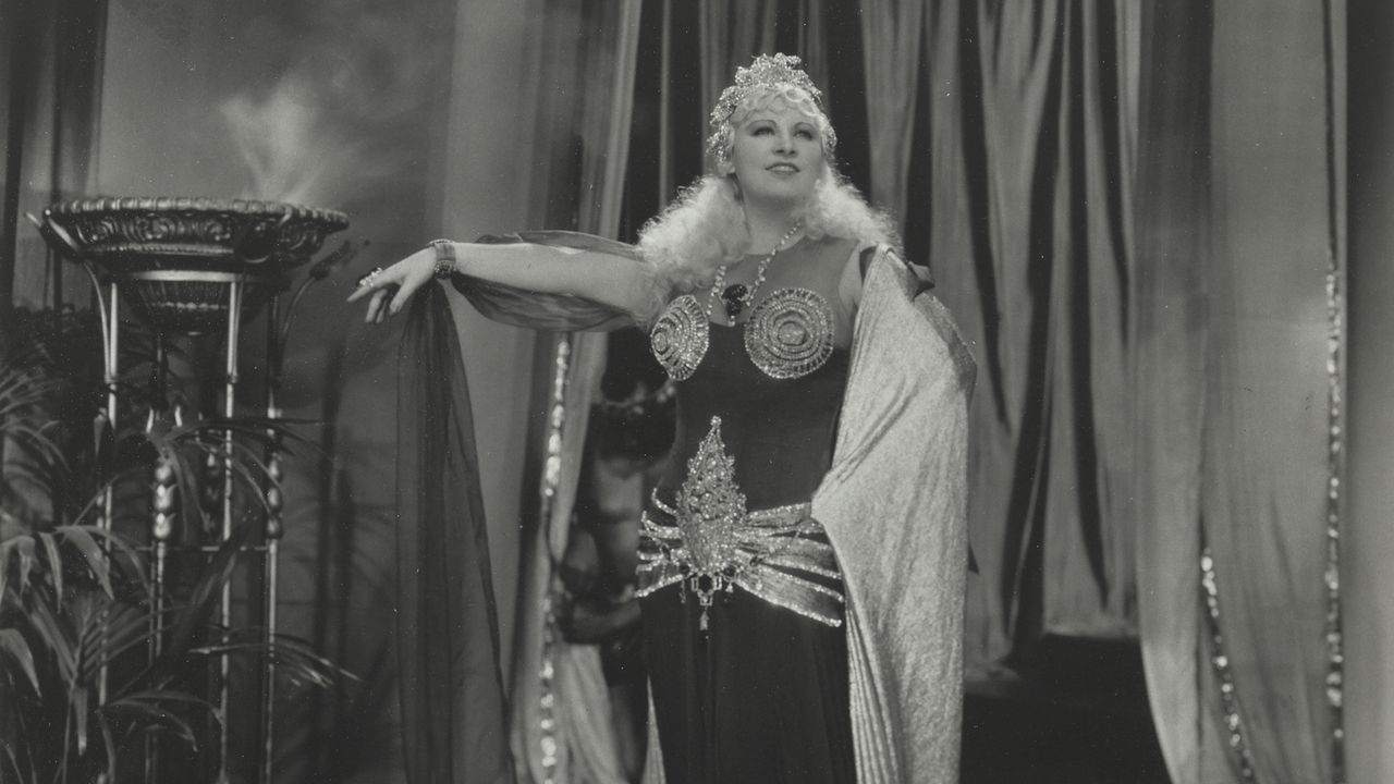 Mae West and the Men Who Knew Her Backdrop