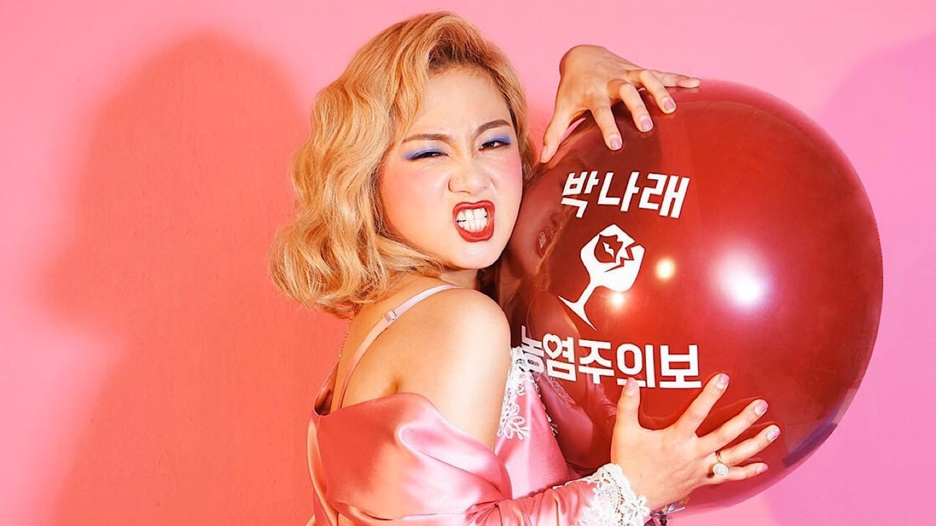 Park Na-rae: Glamour Warning Backdrop