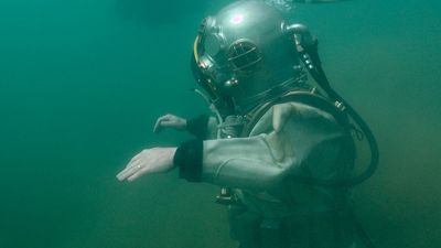 Season 05, Episode 510 Sharks Electrosensory Systems plus Helmet Diving plus Oil Rigs