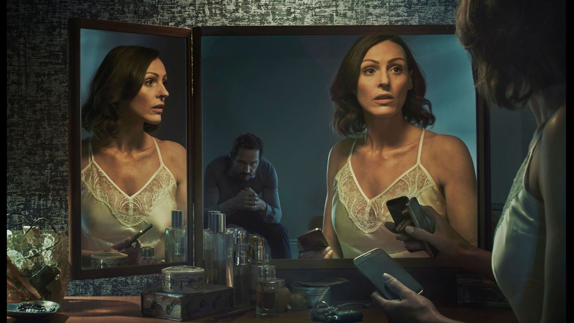 Doctor Foster: A Woman Scorned Backdrop