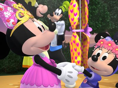 Season 102, Episode 04 Rebuilding the playground! Pearl has nothing to wear!