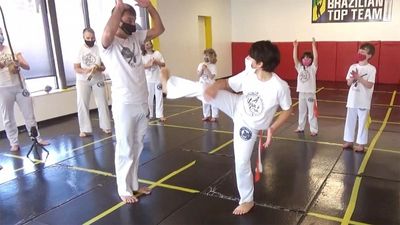 Season 09, Episode 08 Episode 8: Awesome Info Kids: Capoeira