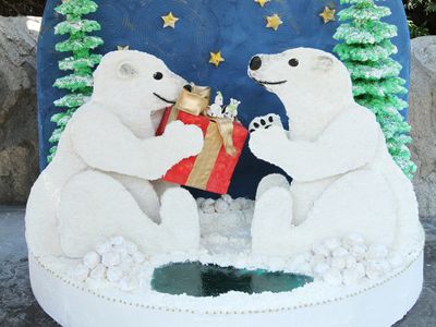 Season 01, Episode 04 Polar Bears and Holiday Doll House
