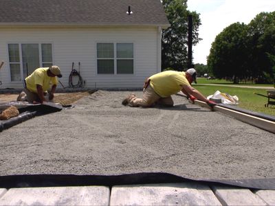 Season 25, Episode 17 Backyard Paradise (Atlanta)
