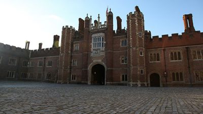 Season 01, Episode 03 Henry VIII's Palace, Hampton Court