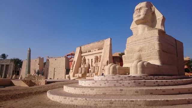 Akhenaten and Nefertiti Backdrop