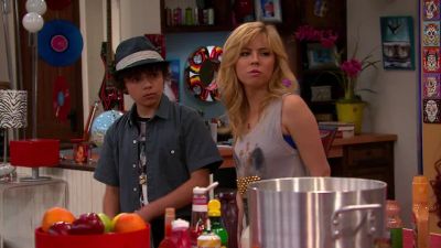 Season 02, Episode 06 #TheKillerTunaJump: #Freddie #Jade #Robbie: Part 1