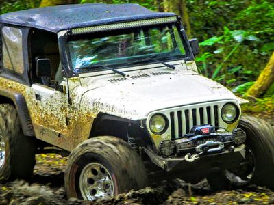 Season 04, Episode 48 Mud Slinging Hawaiian 4x4 Vacation with Tube Sock the Jeep