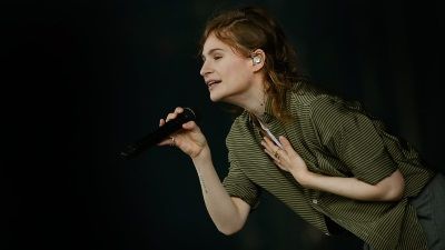 Season 2016, Episode 120 Christine and the Queens - Glastonbury 2016 Highlights