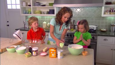 Season 09, Episode 22 Kids Cooking Class