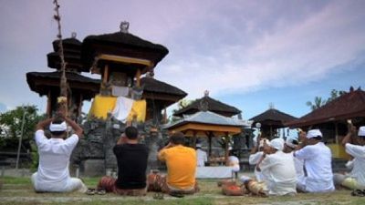 Season 03, Episode 15 Indonesia: A home away