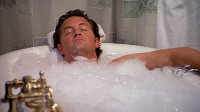Season 08, Episode 13 The One Where Chandler Takes a Bath