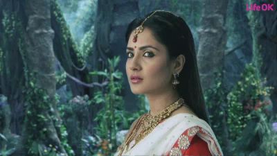 Season 28, Episode 38 Parvati is suspicious of Banasur