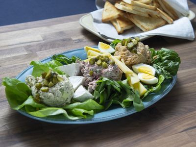 Season 28, Episode 18 3-Salad Chef's Salad Plate