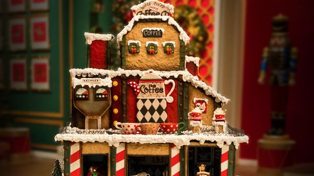 Holiday Gingerbread Showdown Backdrop