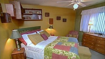 Season 10, Episode 12 Hip '70s-Style Bedroom