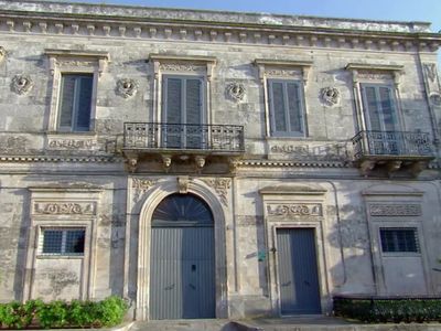 Season 61, Episode 13 Platonic in Puglia