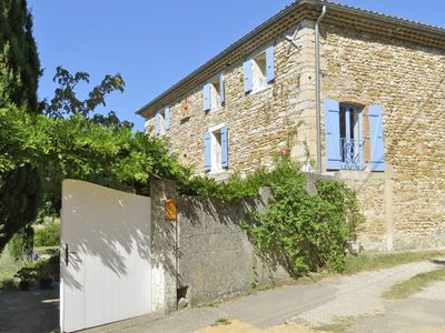 Season 49, Episode 13 Parisians Move to Provence