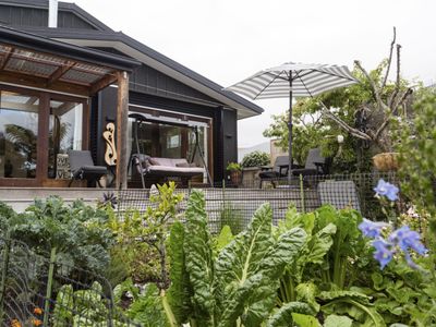 Season 206, Episode 81 A Family's Wanderlust in Christchurch