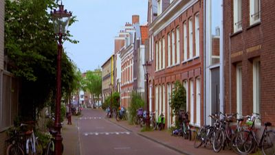Season 147, Episode 13 Sizing it Down in Amsterdam