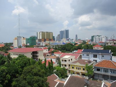 Season 126, Episode 20 A Tradition of Sibling Rivalry in Phnom Penh