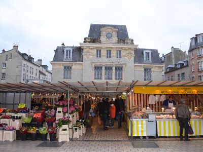 Season 104, Episode 11 Charm or Convenience in France