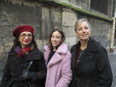Season 136, Episode 21 A Parisian Place for Mother and Daughter