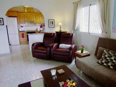 Season 59, Episode 24 Opposites Attract in Oliva