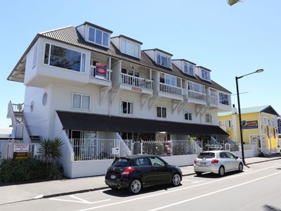 Season 79, Episode 13 Nesting in Napier
