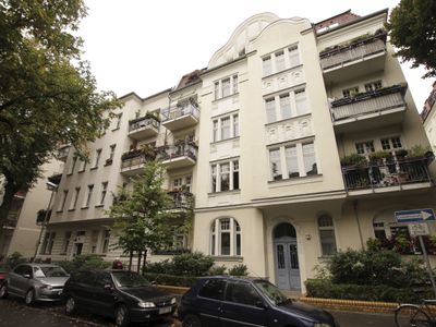 Season 76, Episode 13 Back to One in Berlin