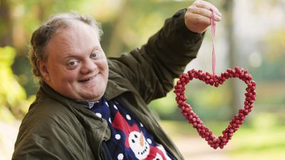 Season 2017, Episode 01 The Undateables at Christmas